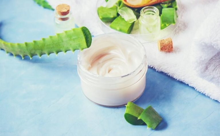 Hidratação com babosa: 10 receitas caseiras e milagrosas [passo a passo]