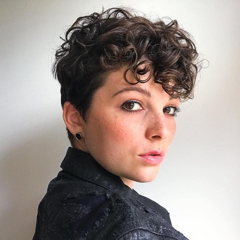 Cabelo curto cacheado: inspire-se em 60 imagens desse charmoso corte