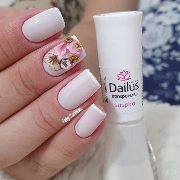 Featured image of post Unhas Decoradas Com Esmalte Transparente As unhas decoradas n o s o mais nenhuma novidade nem as florzinhas pois as decora es est o muito al m de meras flores