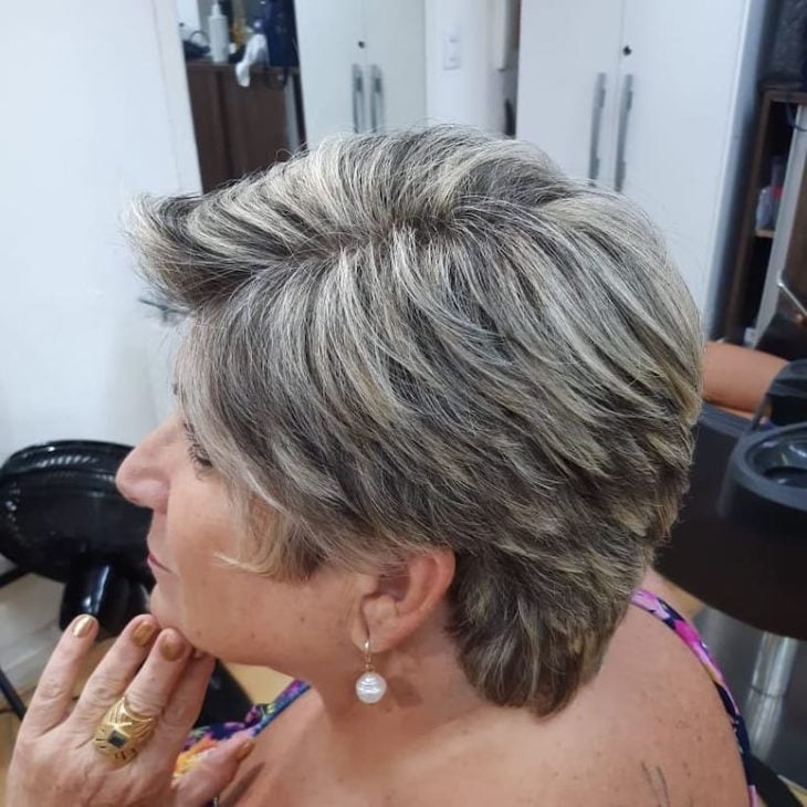 cabelo curto com luzes 89