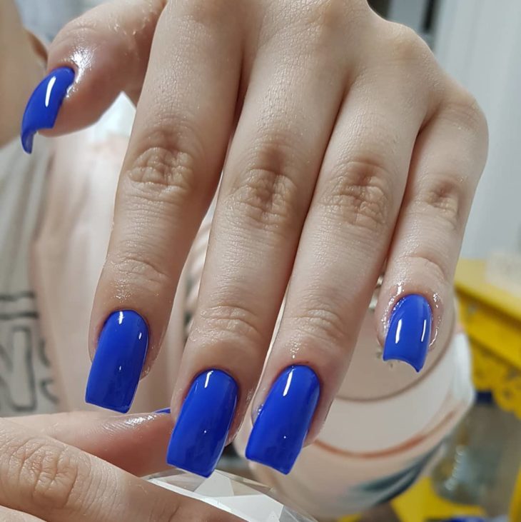 unhas de gel azul