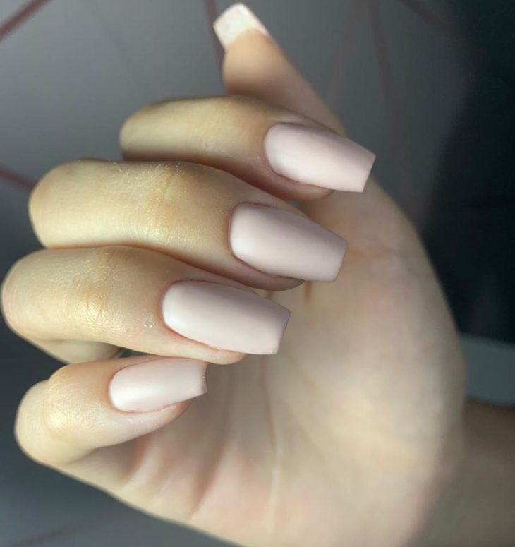 unhas de gel nude