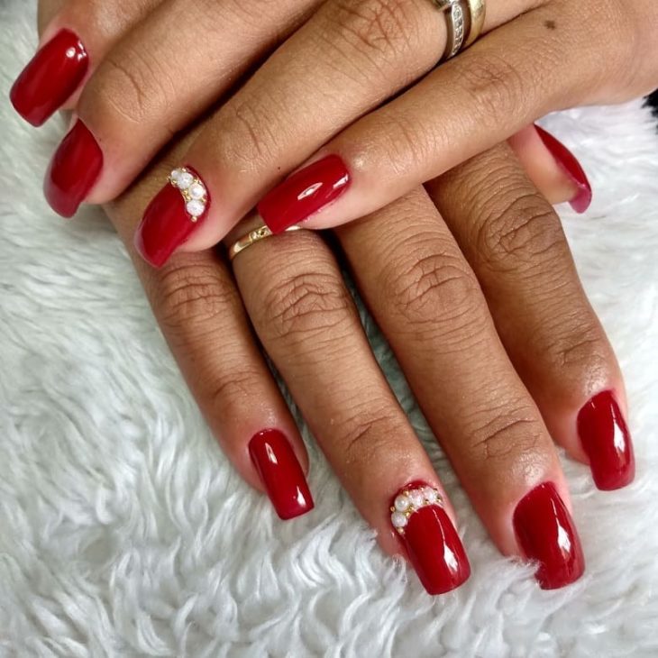 unhas de gel com pedras