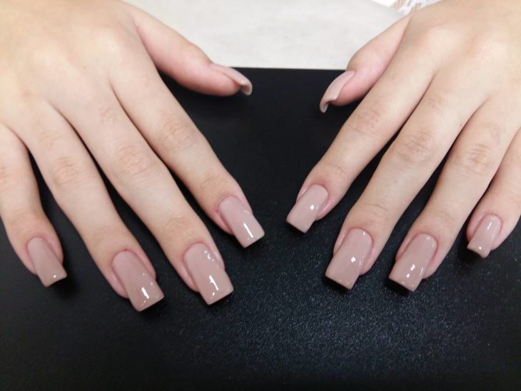 unhas de gel nude