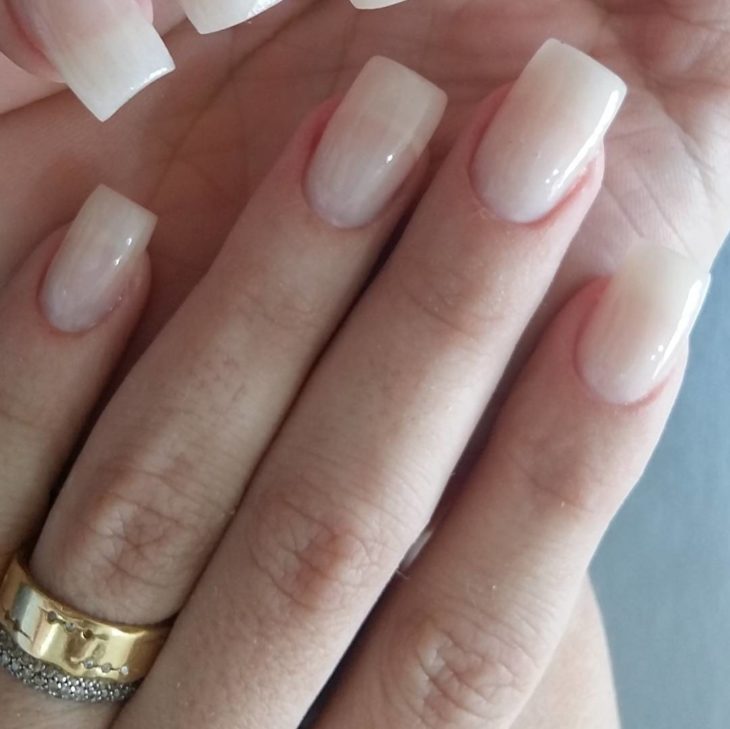 Featured image of post Unhas De Gel Simples E Bonitas As unhas de gel s o uma alternativa de alongamento al m das unhas posti as as unhas de gel podem ser uma tima op o se o desejo for unhas fortes bonitas brilhosas e grandes