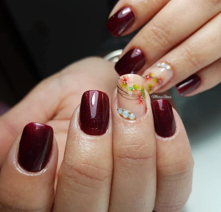 unhas decoradas com flores 115