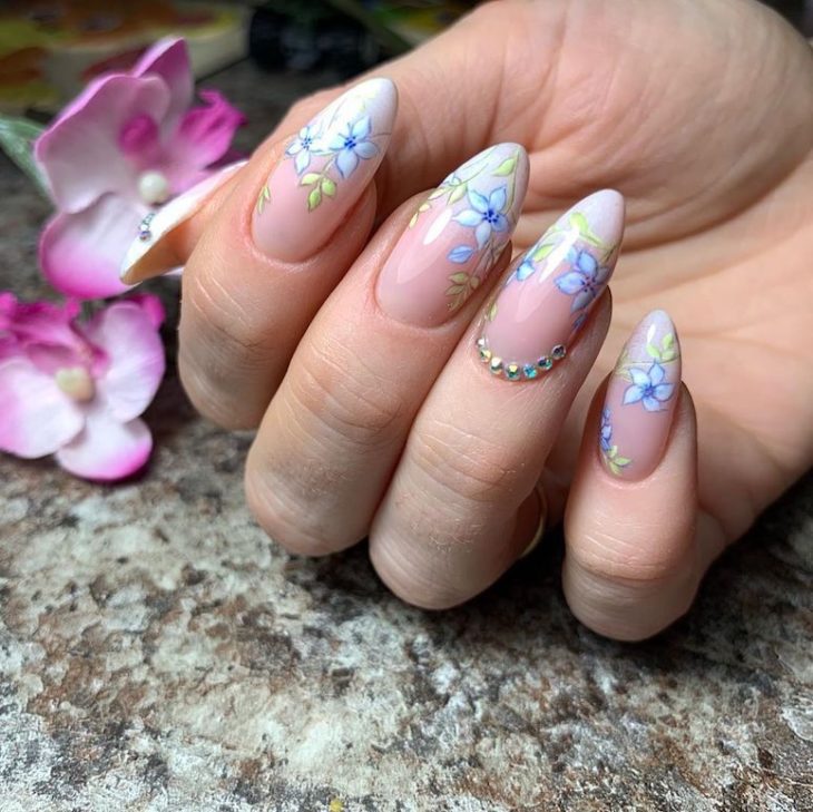 unhas decoradas com flores 116