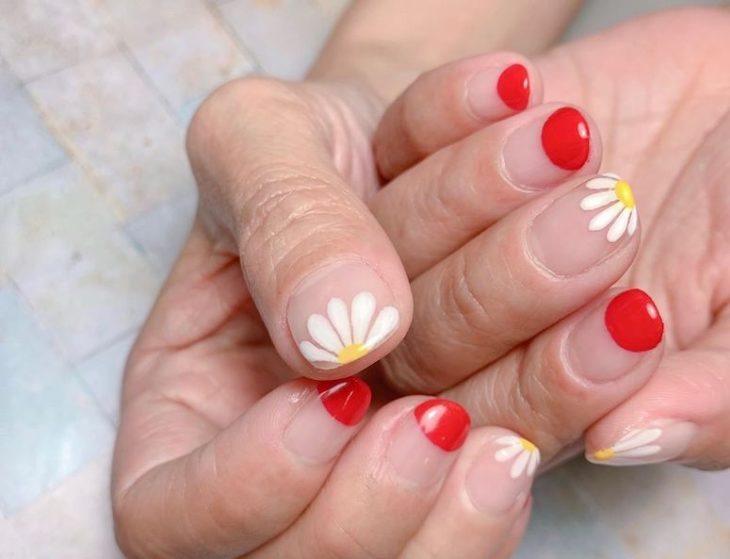 unhas decoradas com flores 119