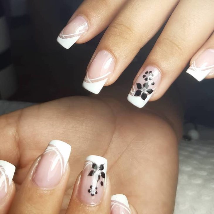 unhas decoradas com flores 137