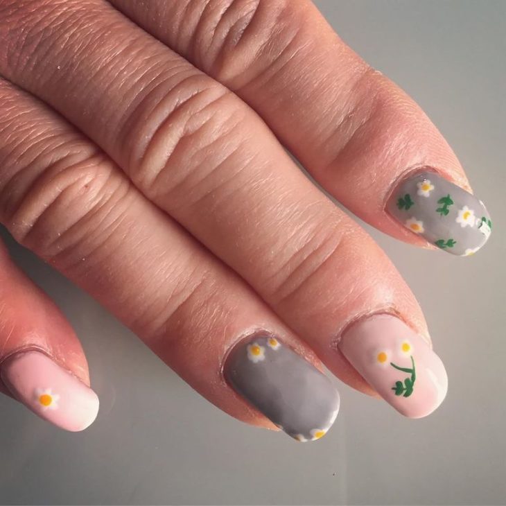 unhas decoradas com flores 123