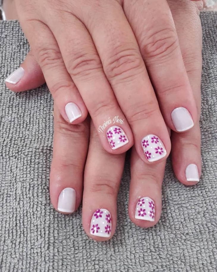 unhas decoradas com flores 138