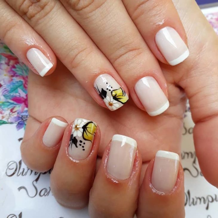 unhas decoradas com flores 147