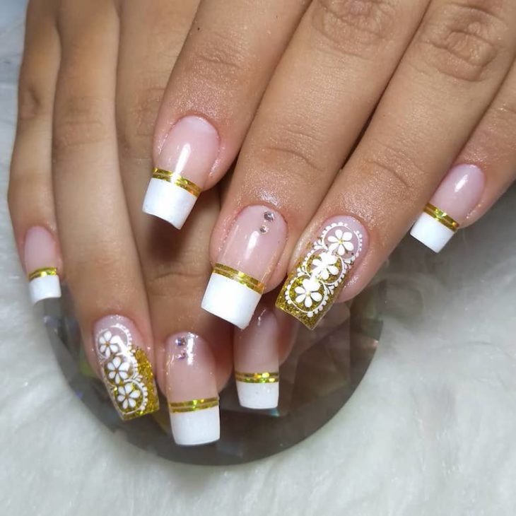 unhas decoradas com flores 148