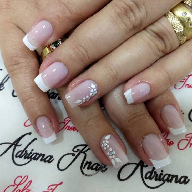 unhas decoradas com flores 166