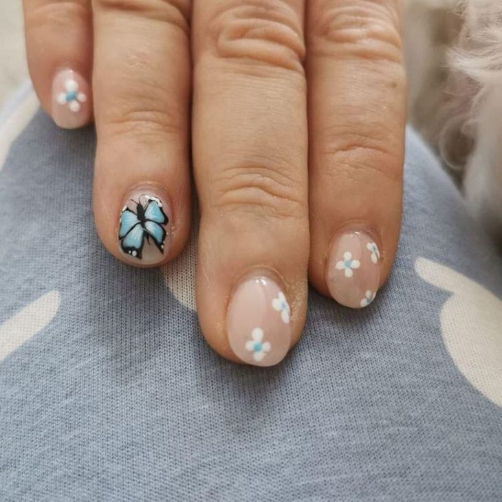 unhas decoradas com flores 194