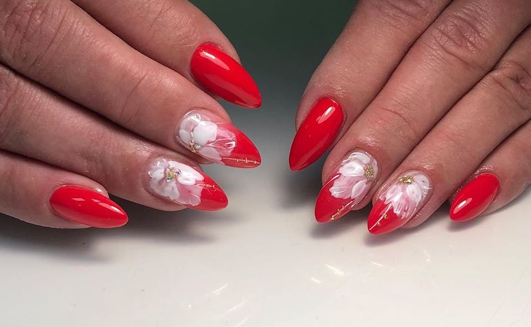 Featured image of post Unhas Do P Decoradas Com Flores Vermelhas Quem nunca pintou suas unhas na cor vermelha que atire a primeira pedra