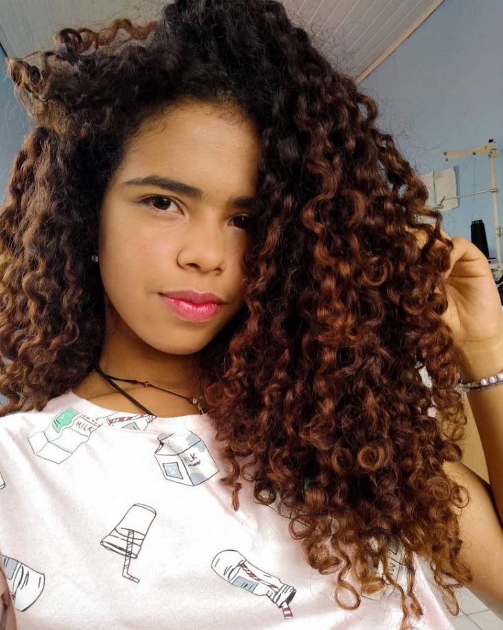 cabelo cacheado com luzes 117