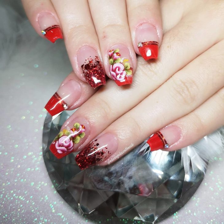 Featured image of post Unhas Decoradas Vermelhas Com Glitter O que antes era modinha para as meninas roqueiras unhas decoradas pretas veja diversos modelos com mais de 100 fotos e v deos