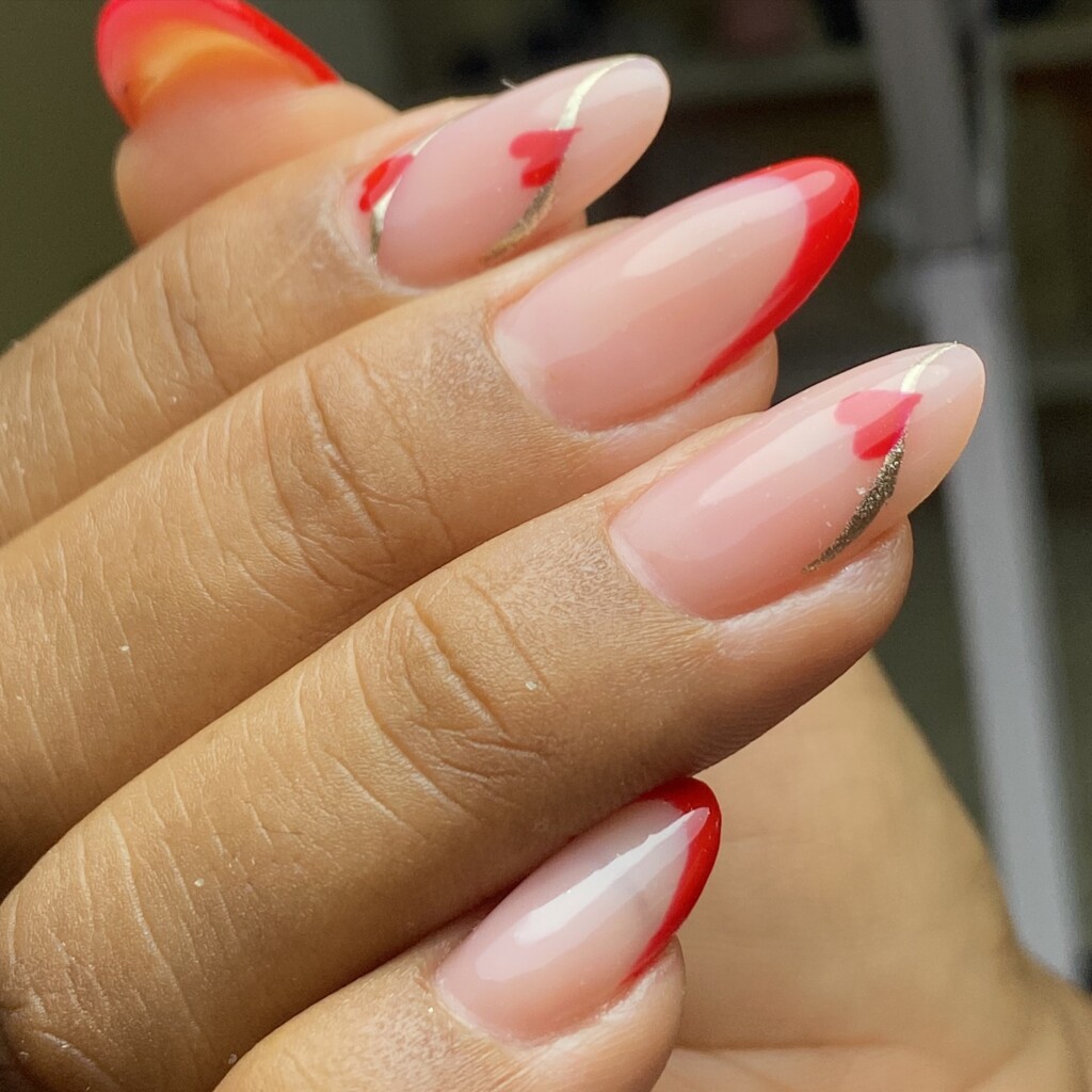 unhas delicadas com vermelho