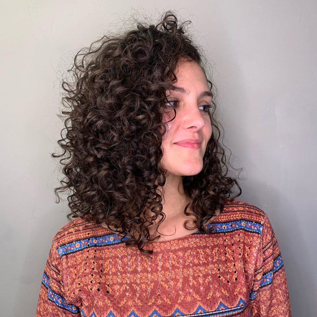 Long bob cacheado: o guia definitivo para aderir ao estilo e arrasar