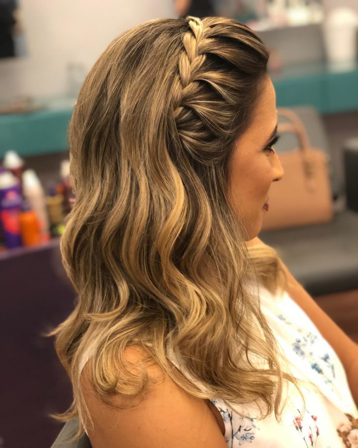 Tiara de trança: 30 fotos + tutoriais para arrasar com o penteado