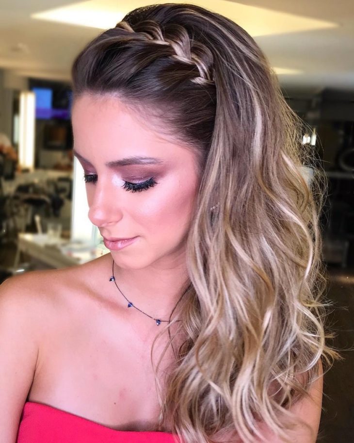 Tiara de trança: 30 fotos + tutoriais para arrasar com o penteado