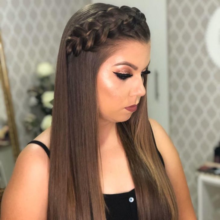 Tiara de trança: 30 fotos + tutoriais para arrasar com o penteado