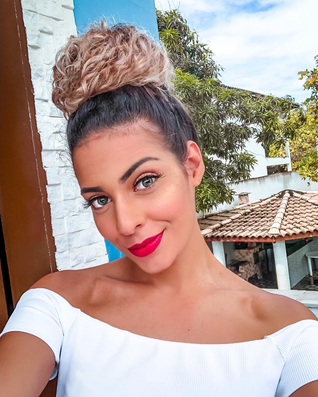 Coque abacaxi: aprenda a fazer esse penteado cheio de estilo [+30 fotos]