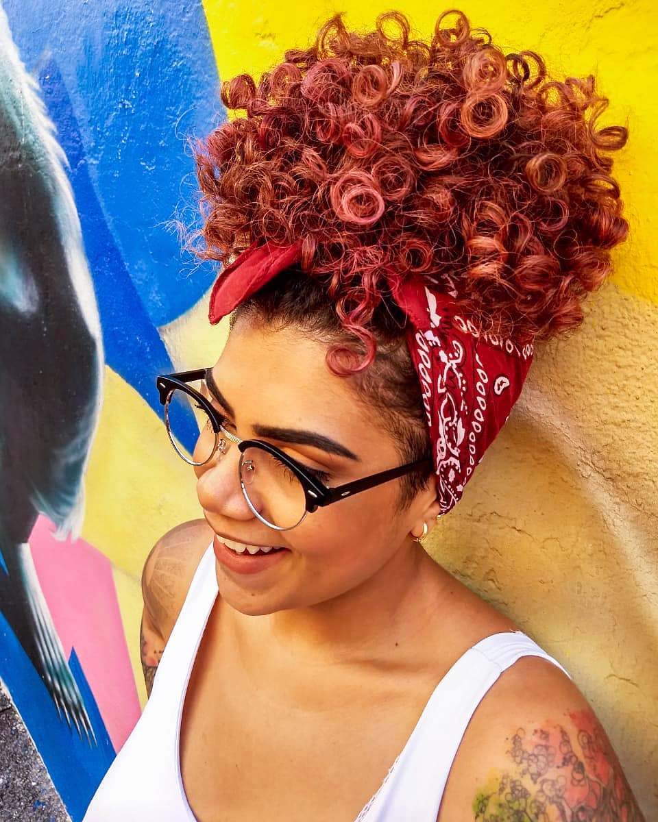 Coque abacaxi: aprenda a fazer esse penteado cheio de estilo [+30 fotos]