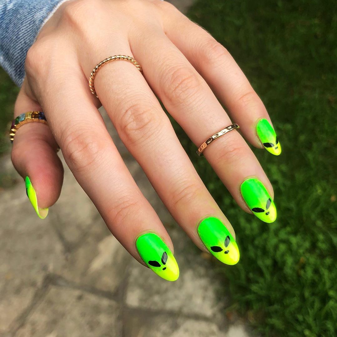 unhas neon 82