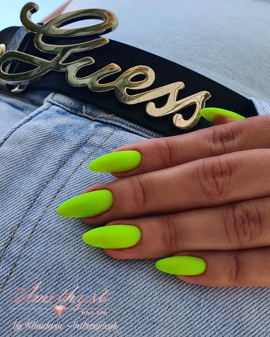 unhas neon 87