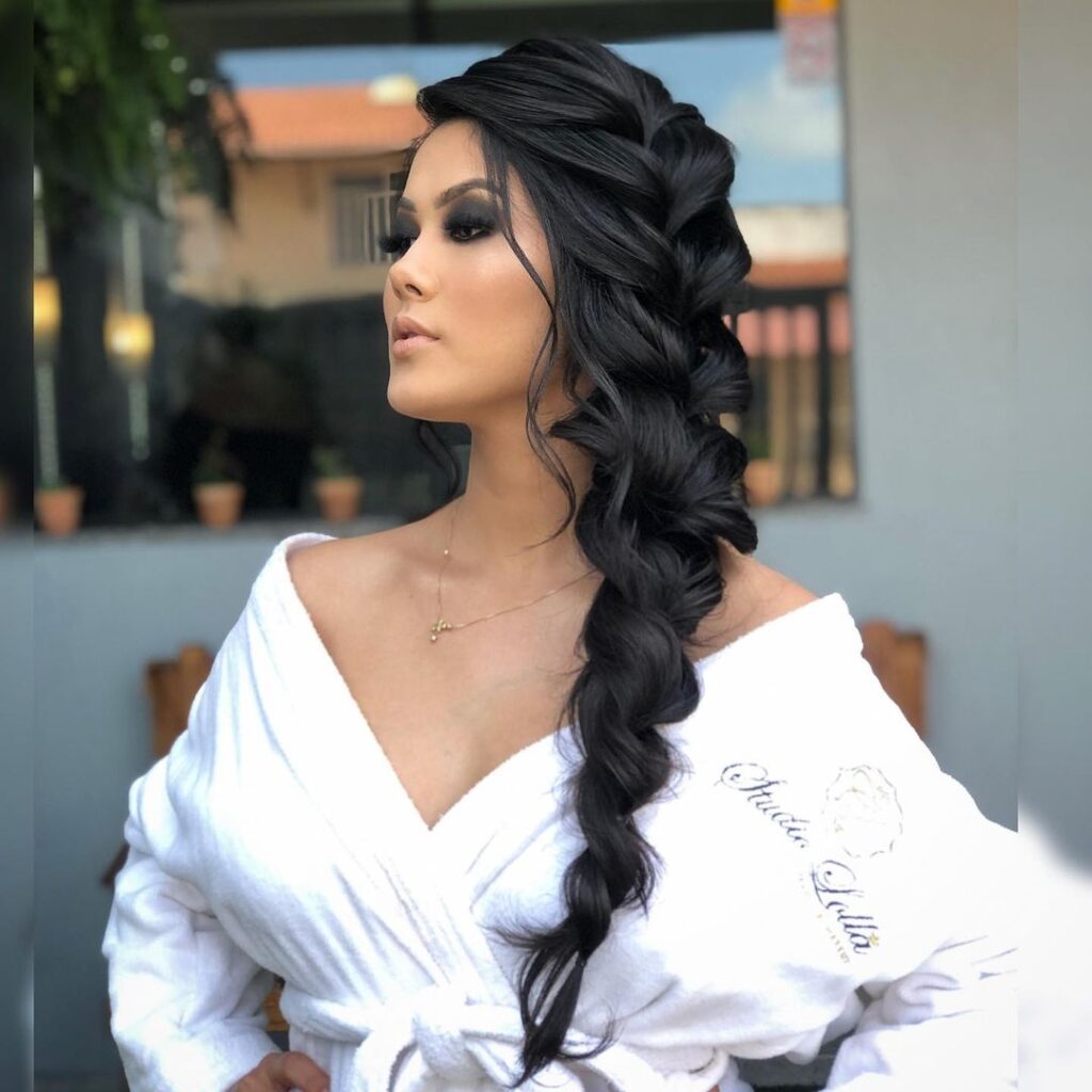 Trança lateral: 30 fotos + tutoriais desse penteado atemporal e chique