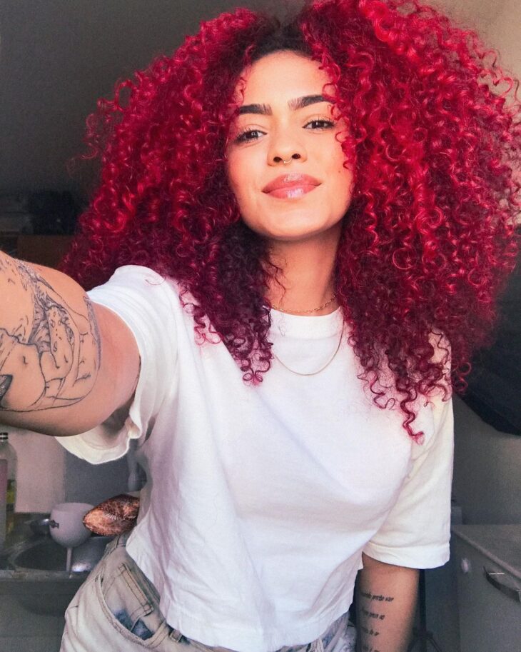 Foto de Jovem Vermelho Cabelo Lindo Modelo Com Cabelo Longo Cacheado E Bem  Preparado Ondas De Cabelo Excelente e mais fotos de stock de Pelo - iStock