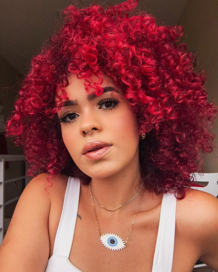 Foto de Jovem Vermelho Cabelo Lindo Modelo Com Cabelo Longo Cacheado E Bem  Preparado Ondas De Cabelo Excelente e mais fotos de stock de Pelo - iStock