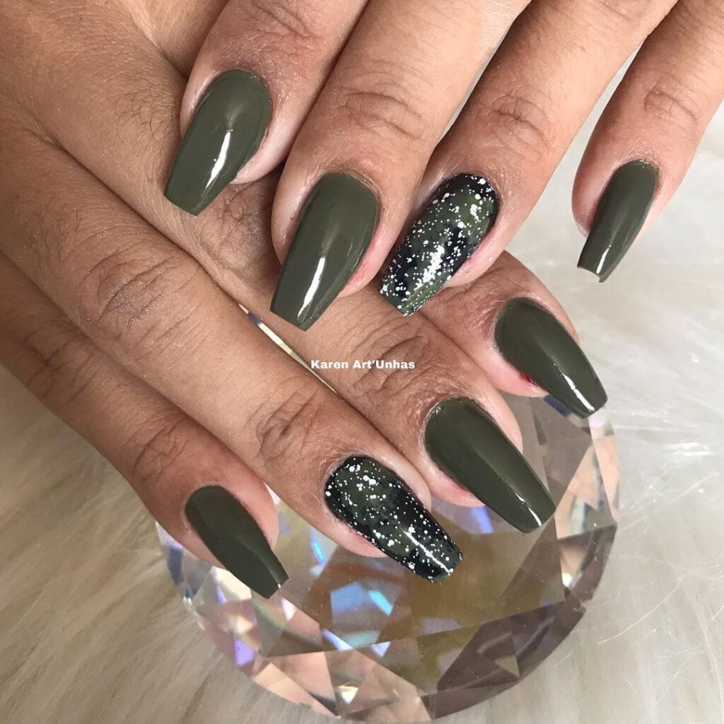 Esmalte verde militar: 35 ideias e tutoriais para unhas incríveis