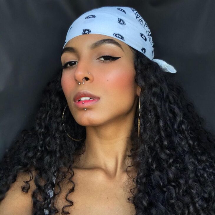 Penteados com bandana: 20 ideias e tutoriais para um look incrível