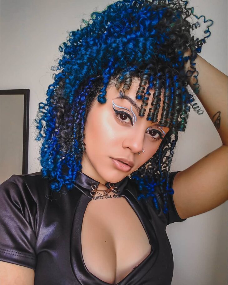 Cabelo cacheado azul 72