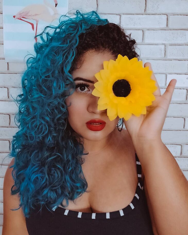 Cabelo cacheado azul 87