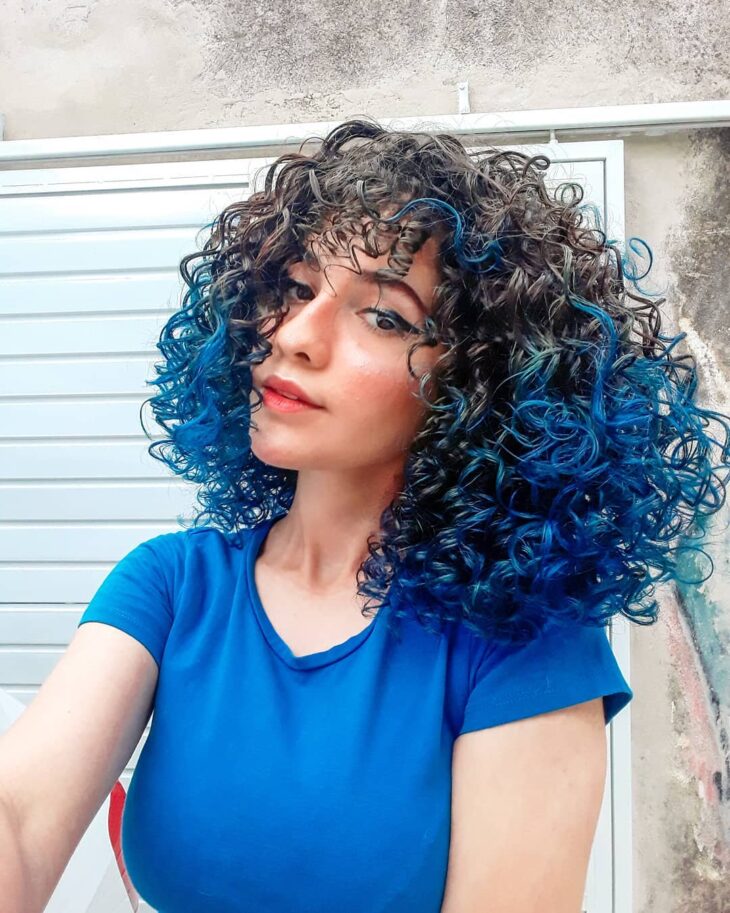 Cabelo cacheado azul 94