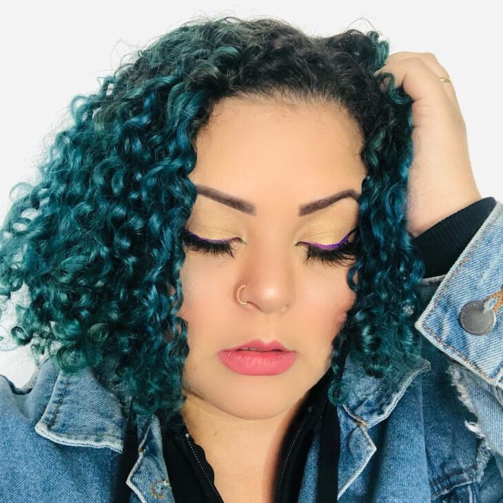 Cabelo cacheado azul 100