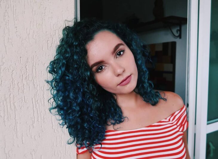 Cabelo cacheado azul 101