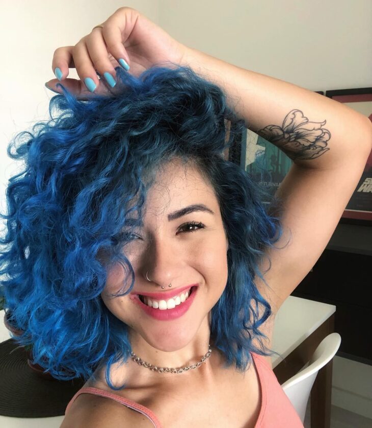 Cabelo cacheado azul 116