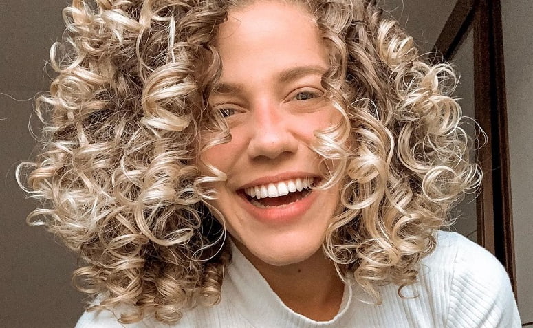 30 fotos de cabelo cacheado médio que vão realçar sua beleza