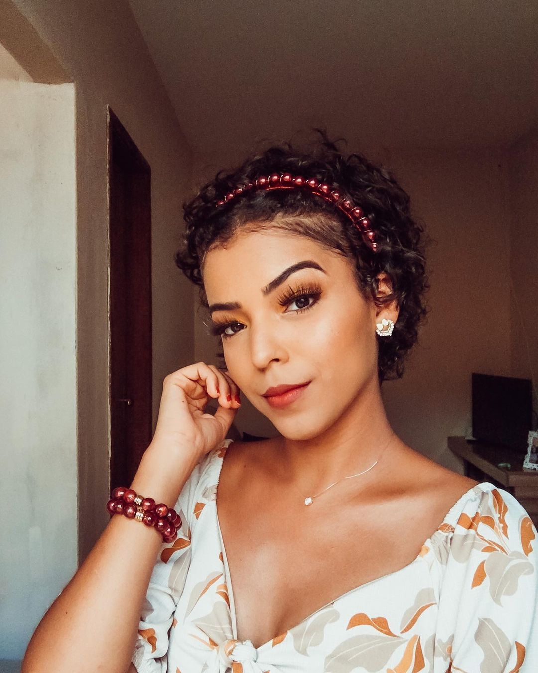 Pixie cut cacheado: 40 fotos incríveis, dicas e cuidados essenciais