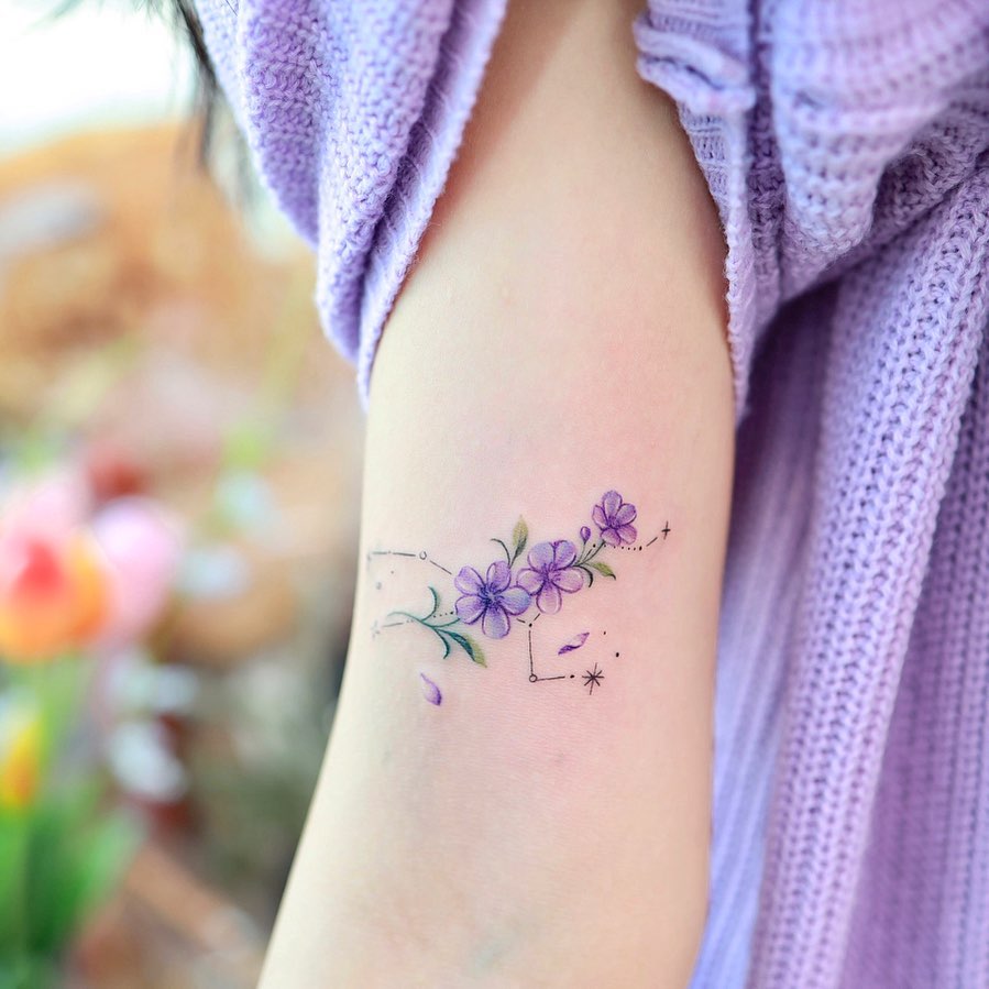 Tatuagem de flor pequena: 70 ideias superdelicadas e criativas