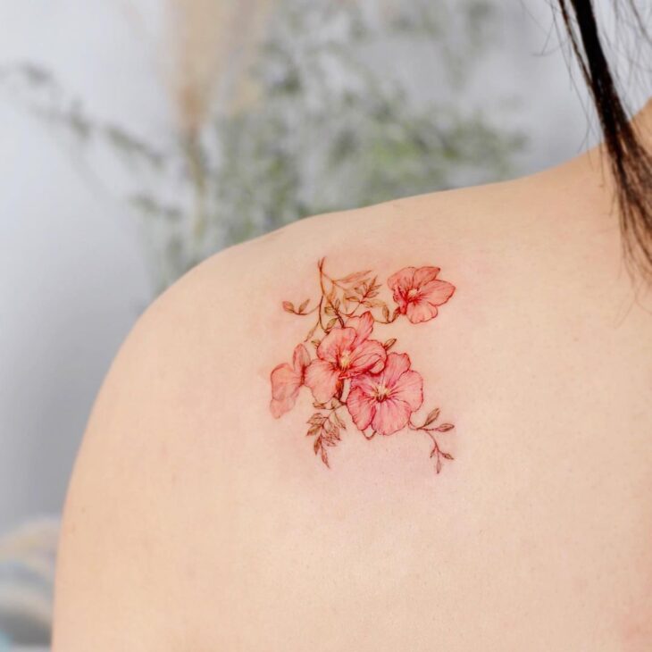 Tatuagem de flor pequena 5
