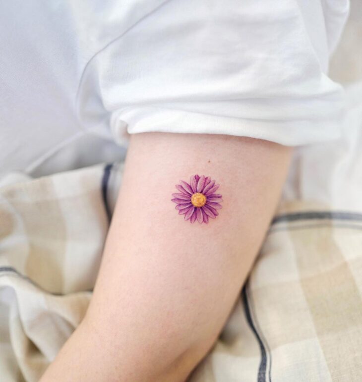 Tatuagem de flor pequena 86