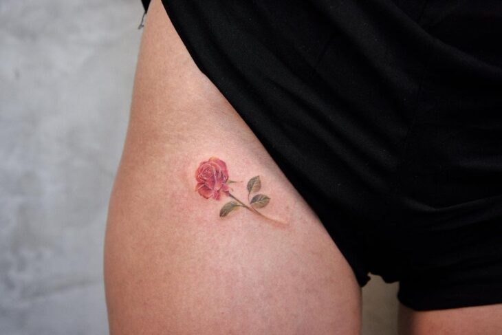 Tatuagem de flor pequena 15