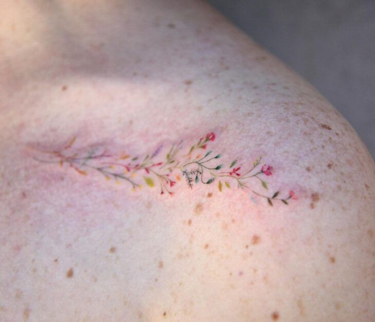 Tatuagem de flor pequena 90