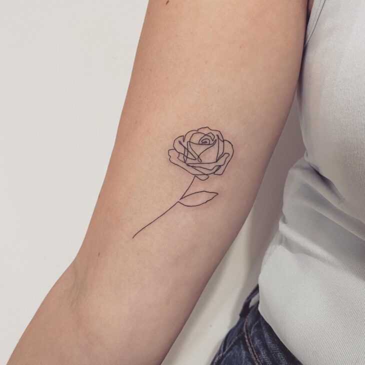 Tatuagem de flor pequena 91